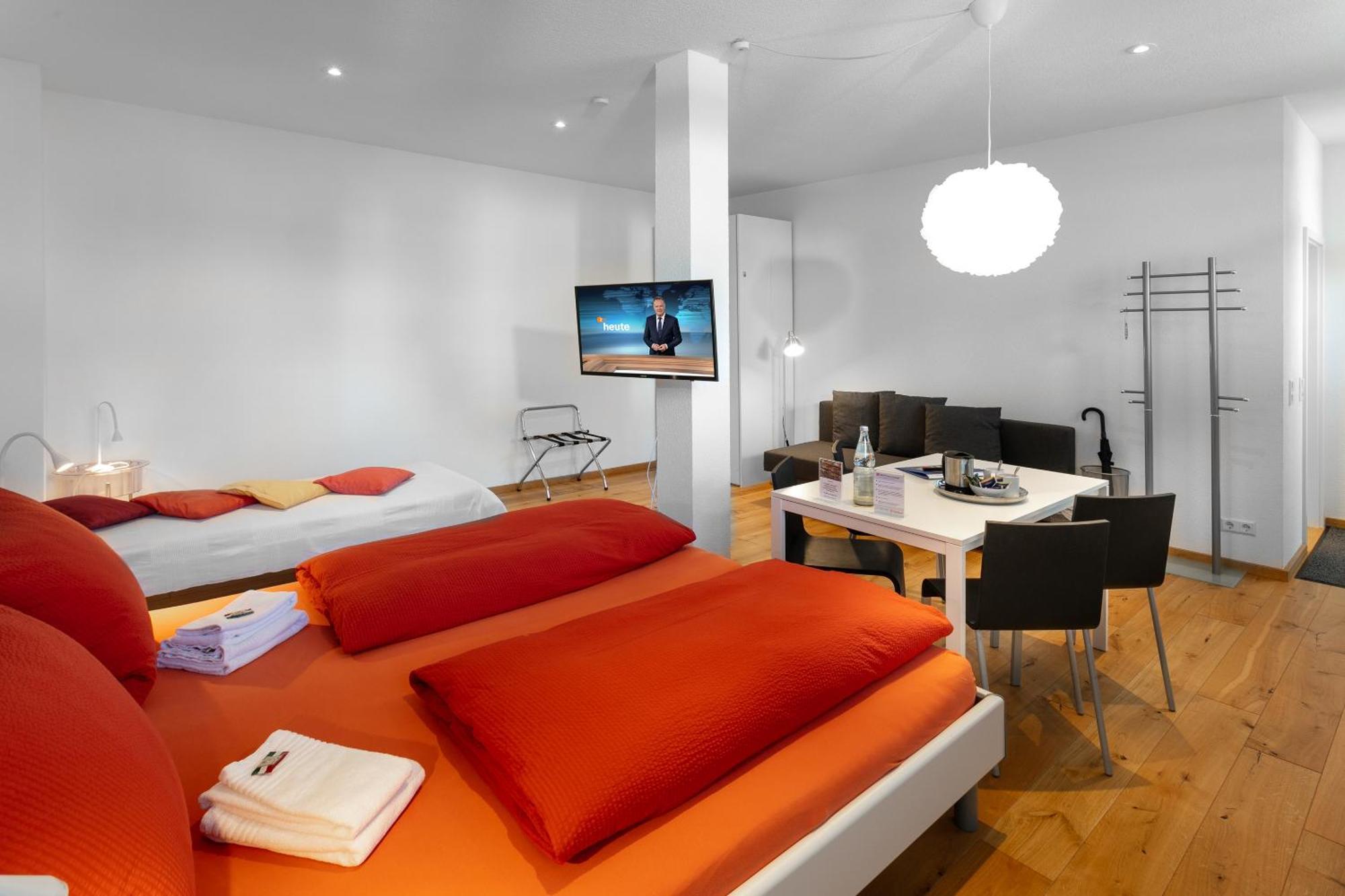 Pensionsieben Das Andere Hotel 로라흐 외부 사진