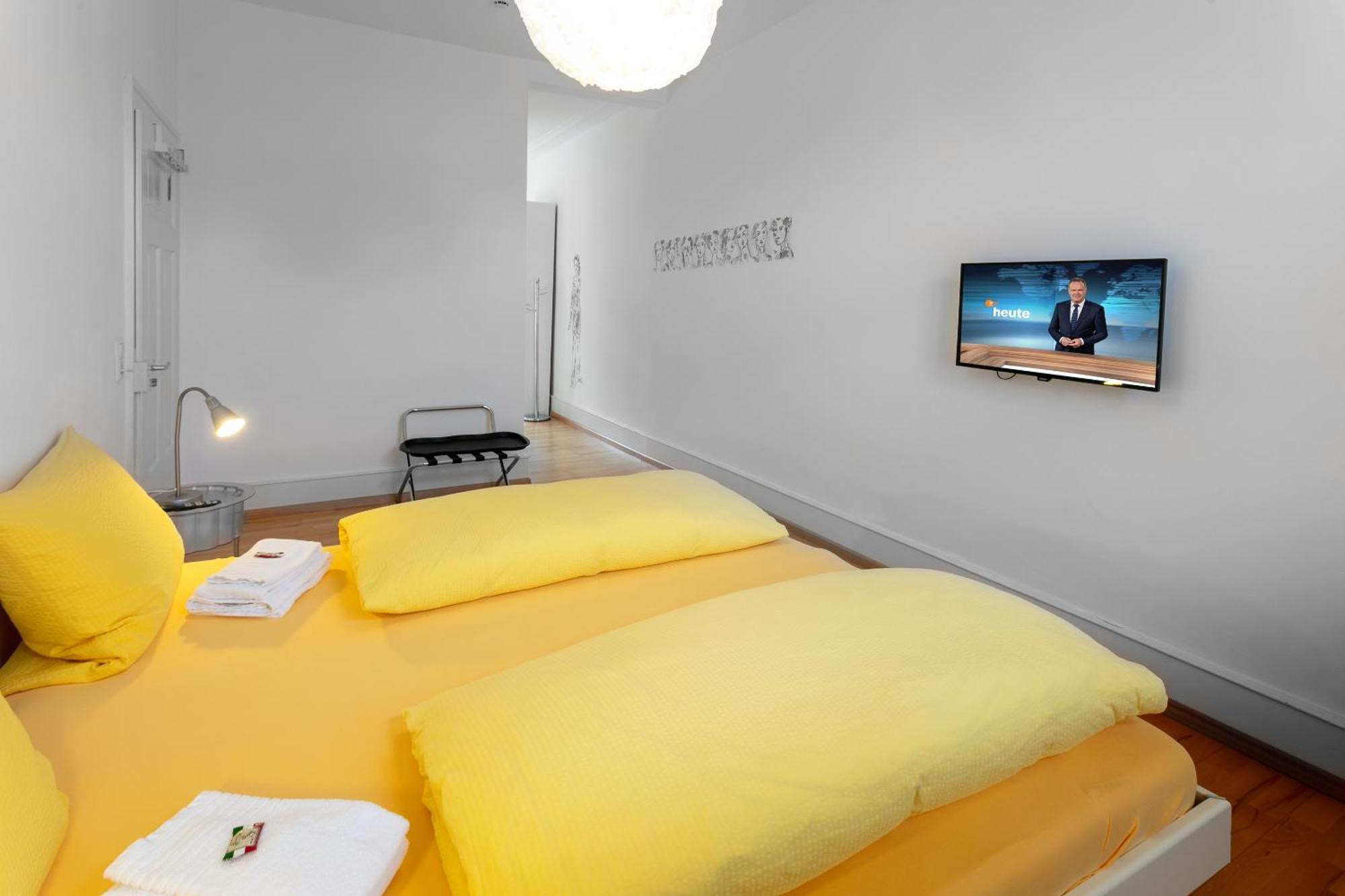 Pensionsieben Das Andere Hotel 로라흐 외부 사진