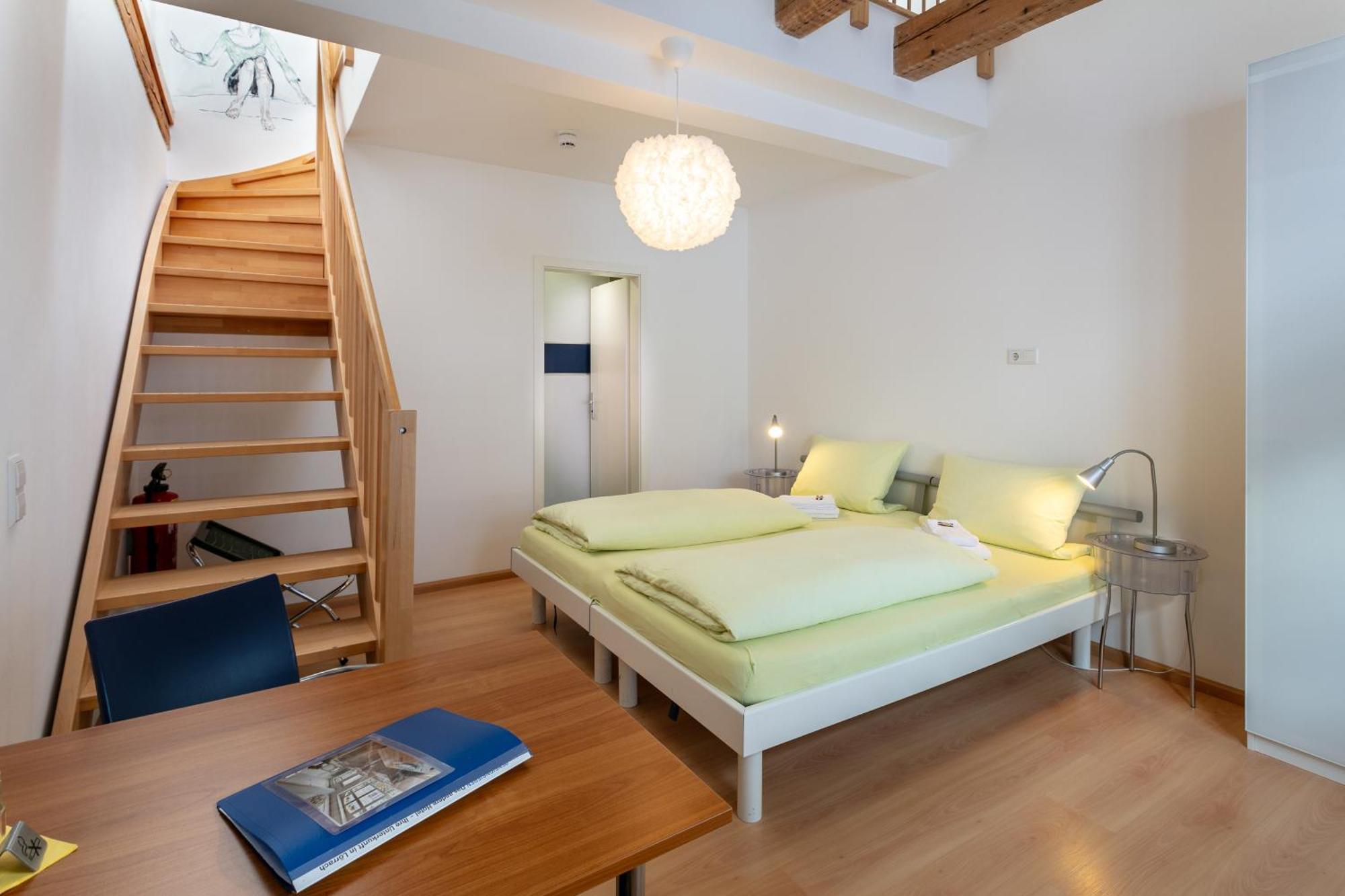Pensionsieben Das Andere Hotel 로라흐 외부 사진