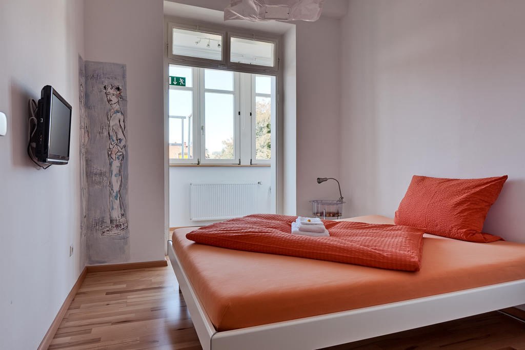 Pensionsieben Das Andere Hotel 로라흐 외부 사진
