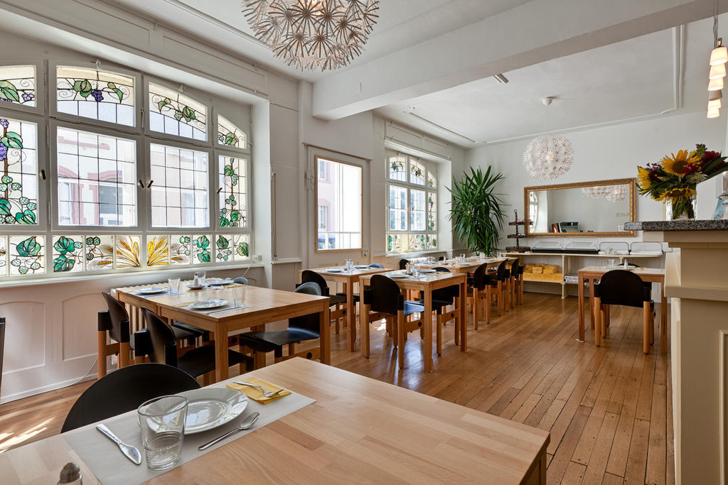 Pensionsieben Das Andere Hotel 로라흐 외부 사진